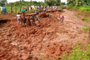 DIFFICILE ACCÈS AU RÉSEAU ROUTIER PÈRÈRÈ-NIKKI : Le maire Nouhoum Alassane et sa population implore l&rsquo;intervention du Chef de l&rsquo;État