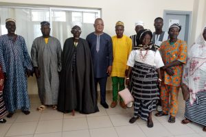 AUDIENCE AU SIÈGE DU PARTI UP LE RENOUVEAU : Sa majesté Sina Gourouko reçu par l&rsquo;He Gérard Gbenonchi