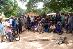 DESCENTE DE SENSIBILISATION DANS LES CAMPS PEULS DE GBÉBOROU ET DEROU : Joël Domagui, CA de Tchatchou convainc les fulfuldés sur la scolarisation