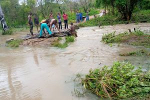 EFFONDREMENT D&rsquo;UN PONT ARTISANAL À TCHATCHOU : les usagers et riverains de Attira-kparou isolés de kinnoukparou !