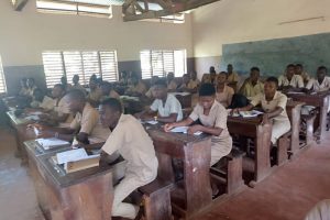 EFFECTIVITÉ DES COURS DANS LES COLLÈGES DU BÉNIN : Le ministre Kouaro Yves Chabi révéré de tous à Tanguiéta