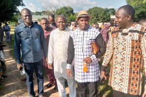 DÉCORUM FUNÉRAIRE DANS LES ARRONDISSEMENTS D&rsquo;ALAFIAROU ET DE TCHATCHOU : Le CA Joël Domagui aux côtés des familles éplorées.
