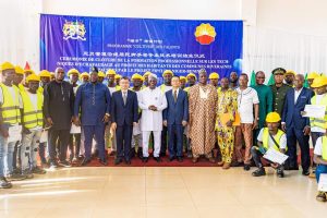 IMPACTS SOCIAUX DU PROJET PIPELINE BÉNIN-NIGER SUR LES TECHNIQUES D&rsquo;ÉCHAFAUDAGE : Le ministre Kouaro Yves Chabi aux côtés de 30 jeunes outillés
