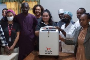 DON D&rsquo;UN APPAREIL CONCENTRATEUR D&rsquo;OXYGÈNE AU CHD GOHO : Mama Sanni sauve le plateau technique de la pédiatrie