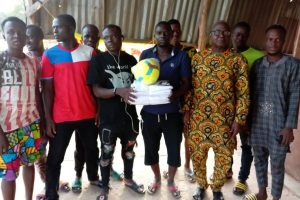 PROMOTION DU SPORT A PARAKOU : L&rsquo;APD offre de matériels à plusieurs équipes de football