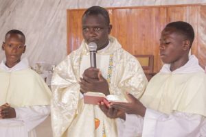 PARAKOU/CÉLÉBRATION DE LA PÂQUES 2023 : La paroisse Sainte Trinité de Guéma fête la résurrection du Christ