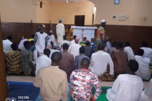 PARAKOU/DÉMARRAGE DE LA PRIÈRE DE  »LA NUIT LA DESTINÉE » DANS LA MOSQUÉE CENTRALE : Les fidèles musulmans du quartier Ganou à la quête des bénédictions de cette nuit