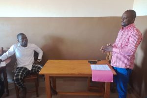 FORMATION DES STAGIAIRES EN JOURNALISME AU GROUPE DE PRESSE BARUKA MÉDIAS : Franck Danton outille les stagiaires à la voix radiophonique