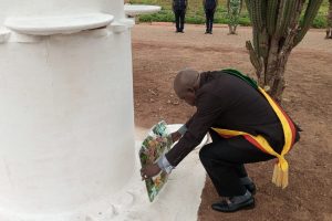 TANGUIETA: CÉLÉBRATION DU 63E ANNIVERSAIRE DE L&rsquo;INDÉPENDANCE DU BÉNIN : Le maire Zakari Boukary procède au dépôt de gerbe au monument aux morts