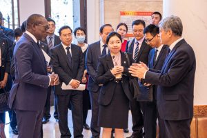 EN VISITE D&rsquo;ÉTAT DANS LA RÉPUBLIQUE POPULAIRE DE LA CHINE : Patrice Talon visite le musée de l&rsquo;école du parti communiste chinois