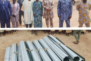 NIKKI/ CONSTRUCTION D&rsquo;UN BÂTIMENT AU CEG BIRO : L&rsquo;He Moucouré Boko Souley Malam offre plusieurs paquets de tôles pour la finition