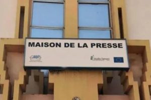 INTERDICTION DE DIFFUSION DE L&rsquo;ACTUALITÉ DES PARTIS POLITIQUES AU MALI : la Maison de la presse refuse de se conformer à la décision de la Haute autorité de la communication