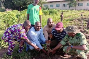 CÉLÉBRATION DE LA JOURNÉE DE L&rsquo;ARBRE À POBÈ : Le Maire Simon Adébayo Dinan appelle à un reboisement massif