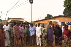 DON DE LAMPADAIRES SOLAIRES À PARAKOU : L&rsquo;He Raouf Sariki fait jaillir la lumière dans 05 quartiers