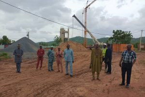 MATÉRI/CONSTRUCTION D&rsquo;UN CHÂTEAU D&rsquo;EAU À NODI : L&rsquo;He N&rsquo;ouemou et une délégation gouvernementale constatent l&rsquo;évolution des travaux