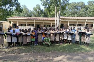 ANNÉE SCOLAIRE 2024-2025 : L&rsquo;ONG Eduquons nos filles outille des jeunes élèves en fournitures à Pobè
