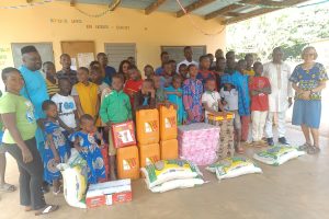 DONS À L&rsquo;ORPHELINAT NOTRE DAME DU REFUGE DE KOMIGUEA : La fondation Solidarité Bénin fait œuvre salutaire à la veille des fêtes de fin d&rsquo;année