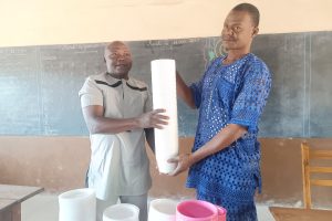 POUR L&rsquo;ÉPANOUISSEMENT DES APPRENANTS DE L’EPP GARAROU : Le C.A Joël Domagui de Tchatchou règle un problème crucial de la cantine de l&rsquo;école