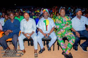 POUR LA 1ERE ÉTAPE DE SA TOURNÉE DE RETOUR SUR SCÈNE : Bourou&rsquo;s Man égaye Pèrèrè sous le regard admiratif du parrain Adam Chabi Bouko