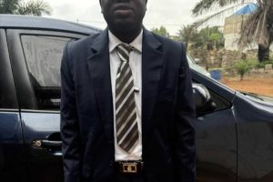 ENSEIGNEMENT SUPÉRIEUR AU BÉNIN : Dr Bienvenu Boni intègre le corps professoral universitaire, defiant son handicap visuel
