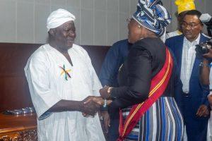 POUR SON ENGAGEMENT EN FAVEUR DU DÉVELOPPEMENT DE LA COMMUNE DE PÈRÈRÈ : Le Dr Abdoulaye Nouhoun Alassane élevé au rang d’Officier de l’Ordre national