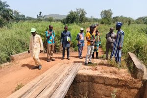 TRAVAUX D’AMÉNAGEMENT À NATITINGOU : Le Maire Taté Ouindeyama procède à la remise officielle du site pour la construction d’un dalot à Koussantikou